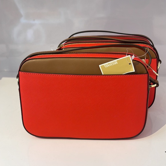 MICHAEL KORS 
Jet Set Item Large EW Zip Chain XBody Saffiano Leather Crossbody - Picture 13 of 16